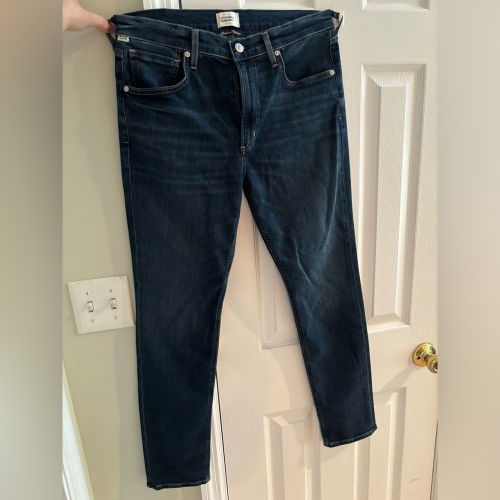 Women’s Dark wash jeans. A STEAL. Never worn.
